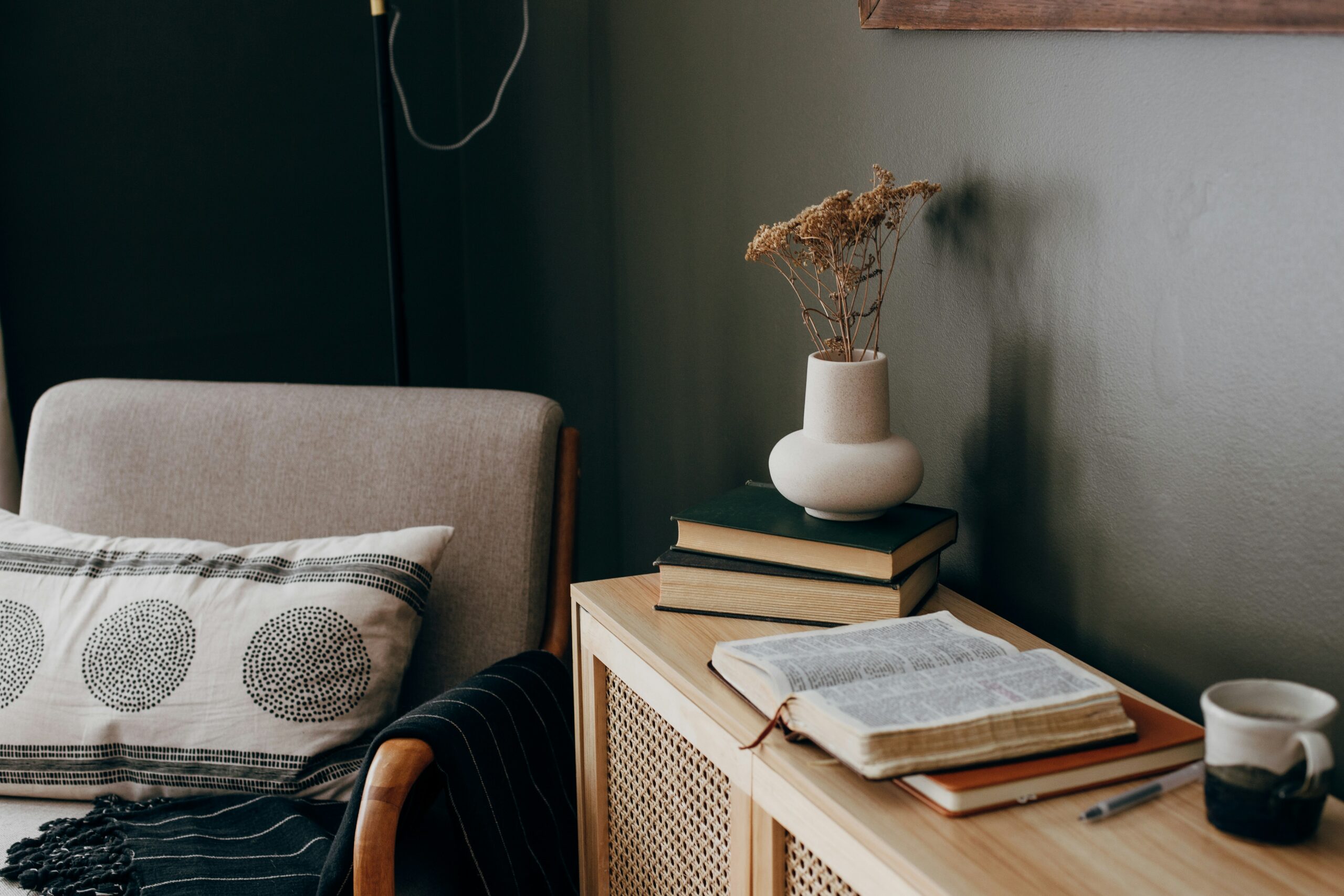 priscilla-du-preez-vZb2zeAhmAc-unsplash counseling center